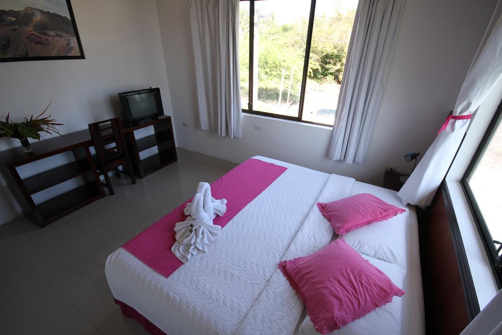 Hostal La Gran Tortuga Puerto Villamil Eksteriør billede