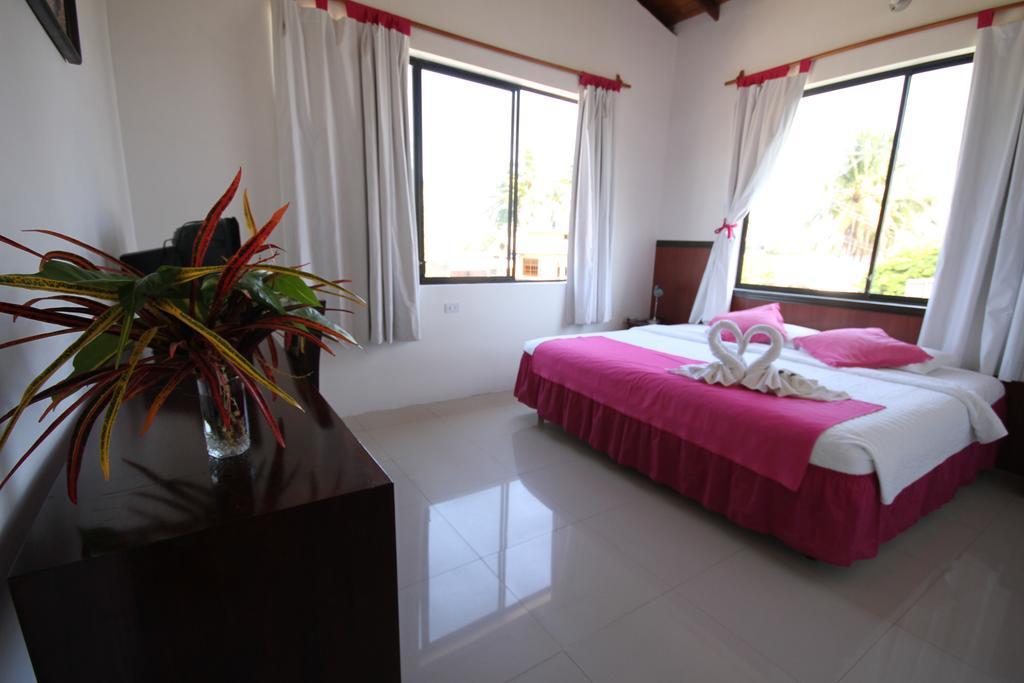 Hostal La Gran Tortuga Puerto Villamil Eksteriør billede